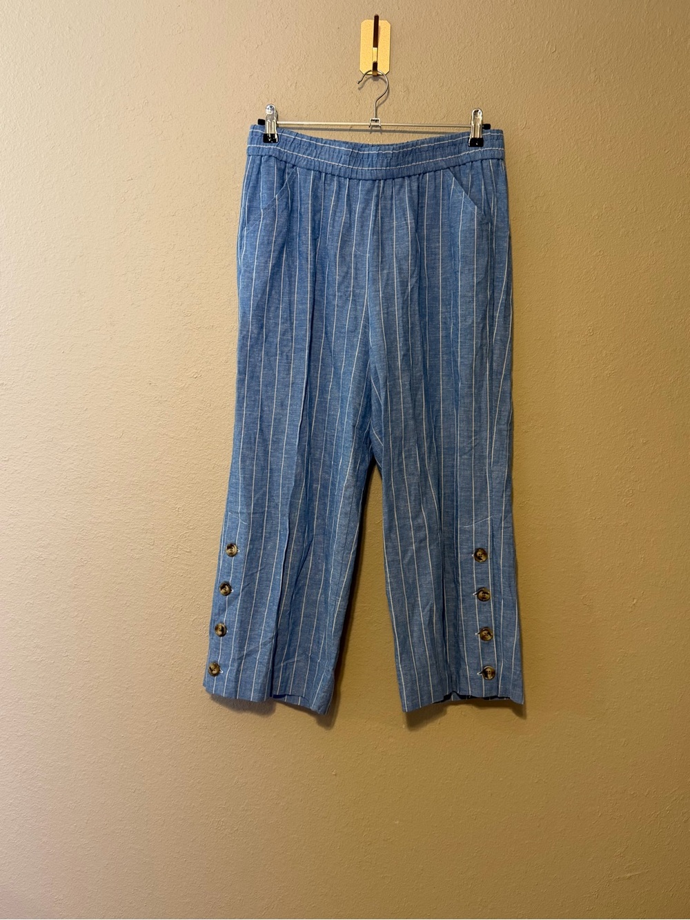 Land 'n Sea Striped Capri Pants Light Blue Pull-On Resort‎ Style Buttons Medium